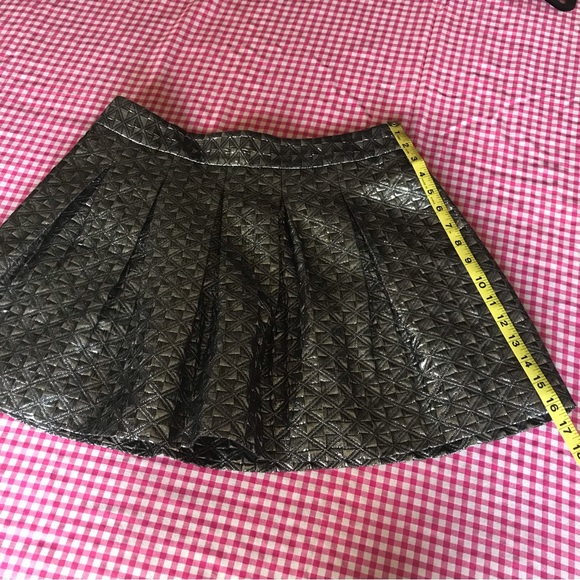 Banana Republic Pleated Skirt - Picture 6 of 6